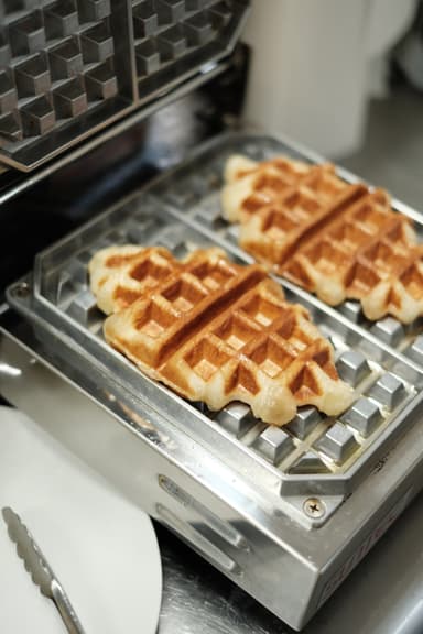 フランス産発酵バターの芳醇な香りがすると焼き上がり