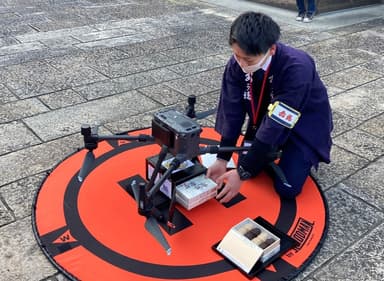 離陸地点　白餅黒餅容器内挿入