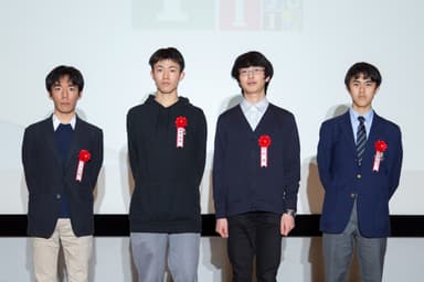 IOI 2022日本代表選手　左から児玉さん、田中さん、田村さん、渡邉さん