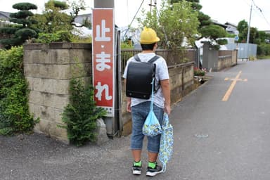 装着前持ち物(給食セット＋体操着セット)写真