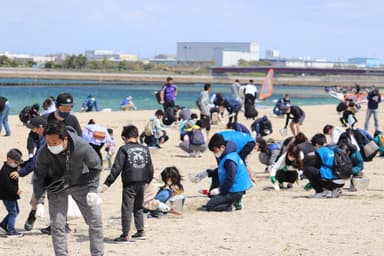 「プラ干狩り」実施風景1