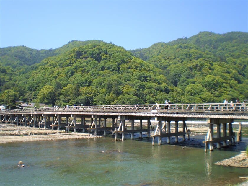 大覚寺と祇王寺拝観、レンタサイクル、
「嵐電１日フリーきっぷ」をお得にセット
「嵐電 大覚寺・祇王寺 サイクルチケット」 発売