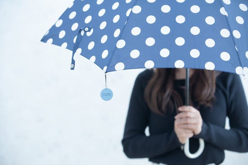 梅雨対策グッズとして！雨の日のクルマでのお出かけに便利！
子育て世代を中心に大反響で累計販売数5万個突破の
傘専用マグネットストラップ『Choito(ちょいと)』がリニューアル