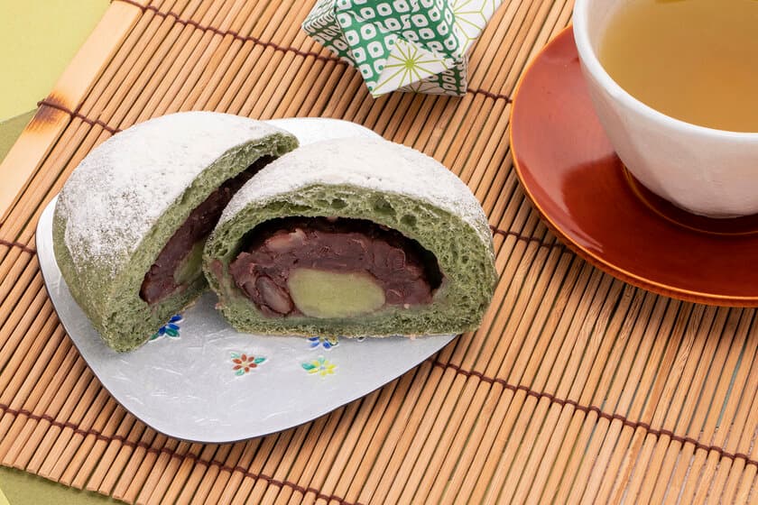 まるで和菓子のような食べ心地　
季節限定「よもぎ白玉あんぱん」が今年も販売開始！