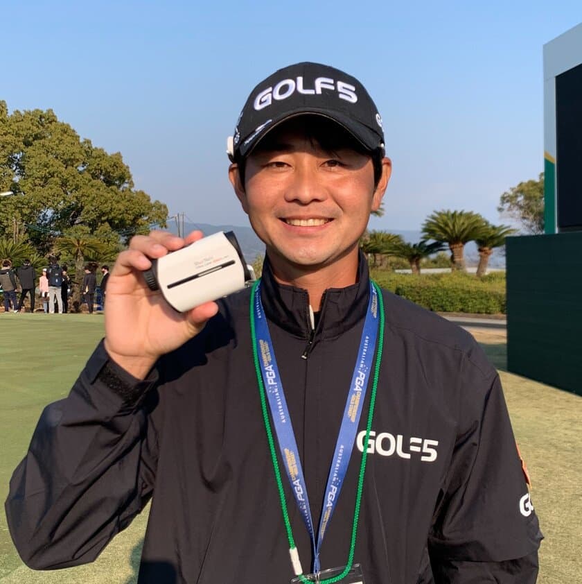 西郷 真央プロ、初優勝を含む今期通算5勝を達成
井野 洋輔キャディがレーザー距離計測器『Red Leo』でサポート