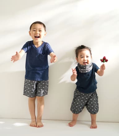 同じサイズのもんぺっぺ(R)をはいている3歳と1歳の子