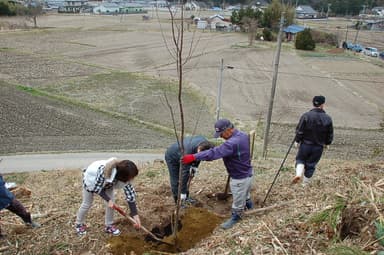 春の“鎮魂の桜の森”植樹式