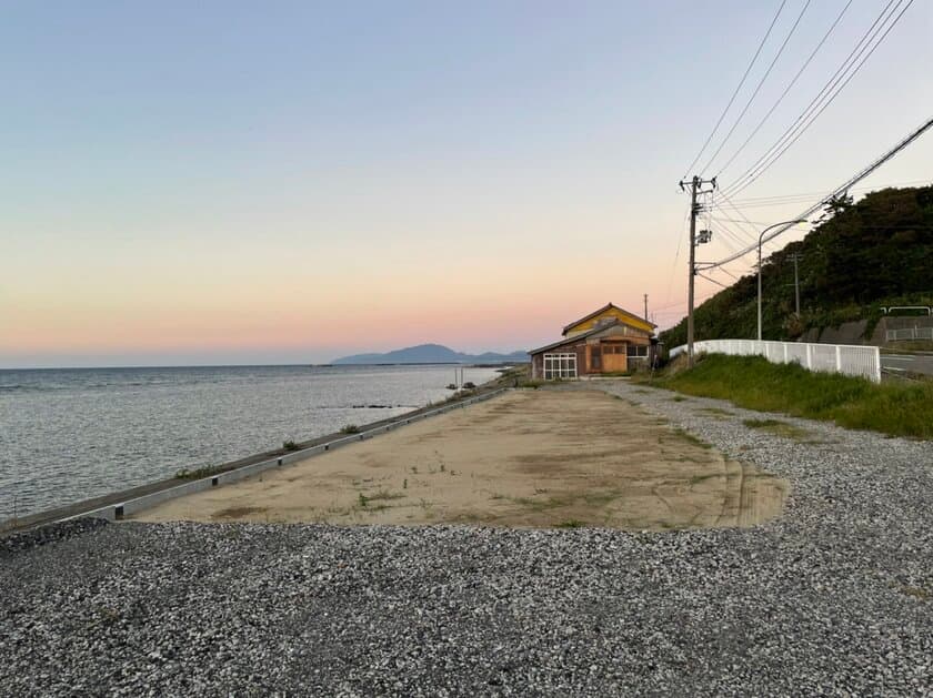 空き家対策、事業承継の一環として新潟県出雲崎町の廃業した　
海の家を不動産投資型クラウドファンディングを活用して再生中