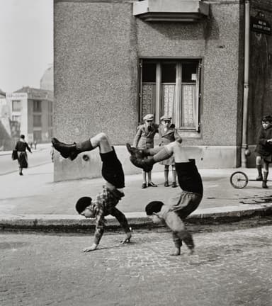 ロベール・ドアノー 《兄弟》 1934年 (C)Atelier Robert Doisneau/Contact