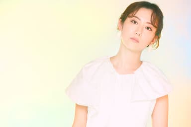 moumoon_YUKA soloアーティスト写真