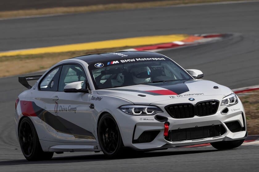 社員チームのDGMS(ダイワグループモータースポーツ)
サーキット専用車両BMW M2 CS Racingで初の国際大会に挑戦！
「Fanatec GT World Challenge Asia Powered by AWS」