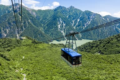 立山ロープウェイで空中散歩