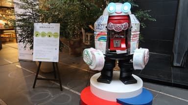 街角詩人ロボット「ヘレンカ」