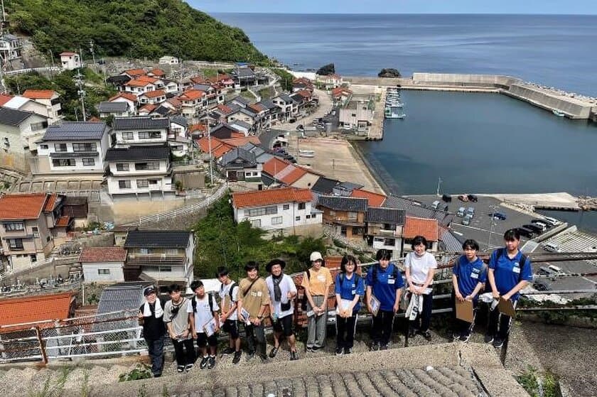 小伊津町の魅力を発信する海辺カフェを考えよう！
工学院大学と島根県立平田高等学校が
地域協働学習プログラムを実施