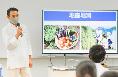 吉田シェフのトーク風景