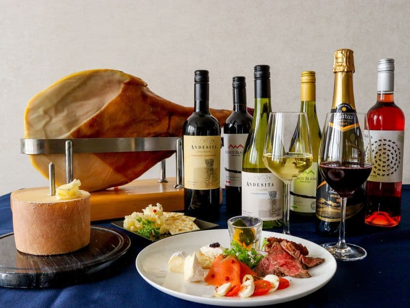 フォーポイントバイシェラトン函館、
夜景バーで愉しむ『ボージョレと6種のワインブッフェ』
2022年11月17日(木)~19日(土)に開催