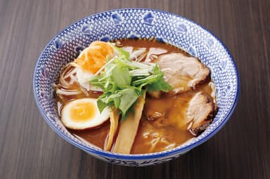 ラーメン登竜門優勝の独創性溢れるスパイスラーメン 静岡・伊豆「あまからや」