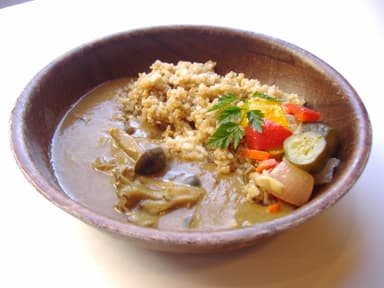 3種のきのこの和風チキンカレー　根菜マリネ添え