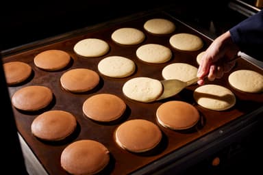 店頭で焼き上げるどら焼き「宝」