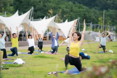 川原湯会場でのヨガの様子