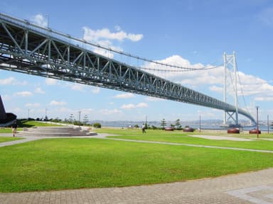 道の駅あわじからみる明石海峡大橋