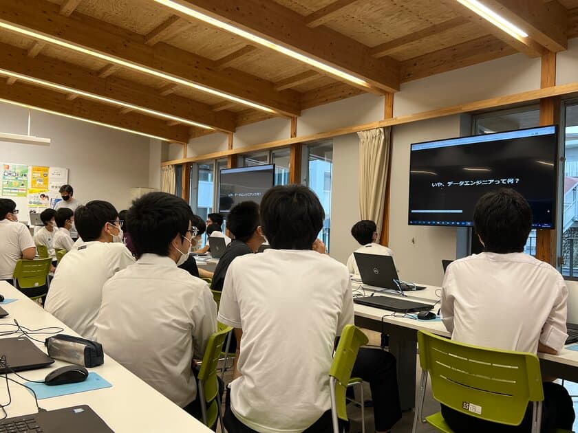 栄光学園高等学校でデータ活用授業を実施　
データエンジニアが外部講師として協力