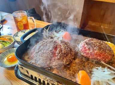 お客様自ら焼き加減を調整。