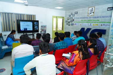 オンラインで座学の様子(インド)