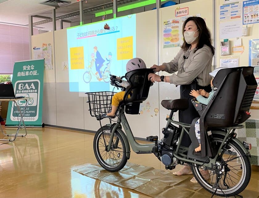 ＜自転車の安全利用促進委員会レポート＞
保育園・幼稚園の送迎など子育て世帯で
電動アシスト自転車の需要が高まる中
東京都小金井市 子ども家庭支援センター ゆりかご主催　
自転車デビューの保護者向け
『子乗せ自転車の選び方・乗り方』セミナーに
自転車ジャーナリストの遠藤 まさ子氏が登壇しました