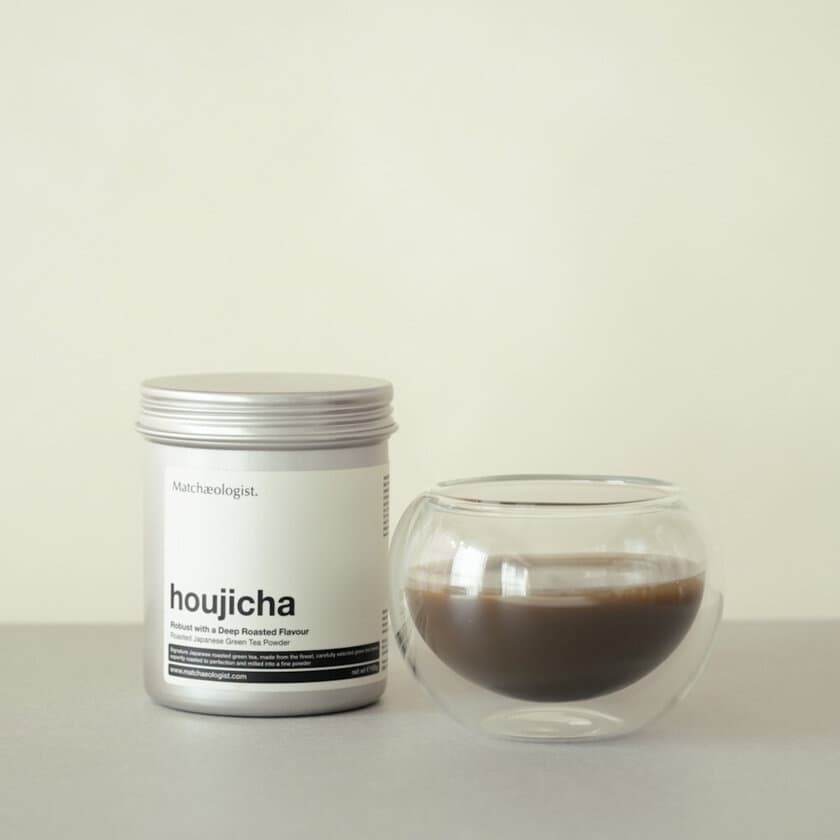 日常のスキマ時間を手軽に
スタイリッシュなリラックスタイムに進化させる
パウダー状の「Houjicha(ほうじ茶)」2022年12月2日発売