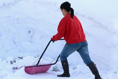 軽く女性でも除雪しやすい