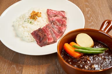 人気のステーキカレー