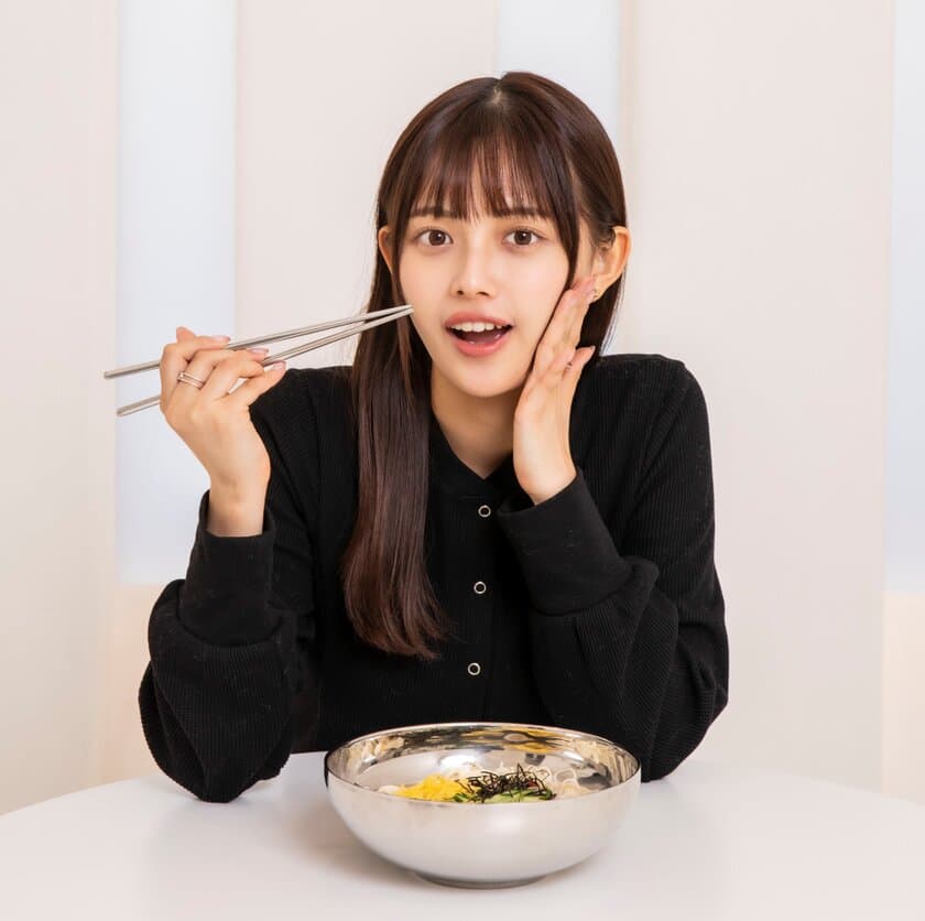 Qoo10 Presents「ドラマ観ながら、なに食べよ？」　
森 日菜美もびっくり！「インスタント？生麺みたい！」　
心までホッと温まるククスで、寒い冬でもほっこり！