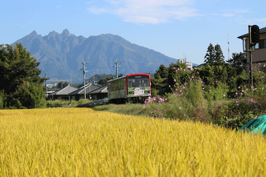 南阿蘇鉄道と根子岳