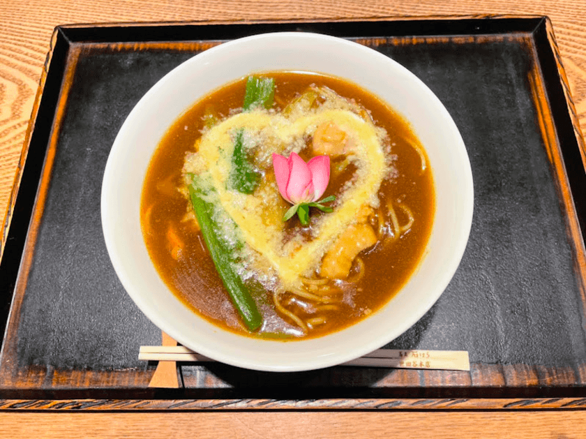 [新感覚]バレンタインそば！意外に美味しい組み合わせ！
名店のかわいい『チョレートカレー蕎麦』新発売決定