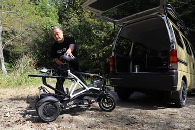 折り畳むことで車体はコンパクト