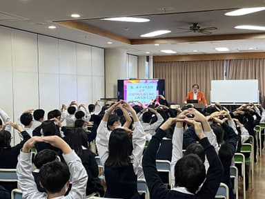 木原さんのクイズ・子ども達の様子1