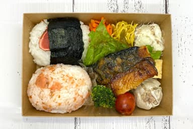 俵おにぎり＋サバ味噌弁当(おにぎりチャカス)