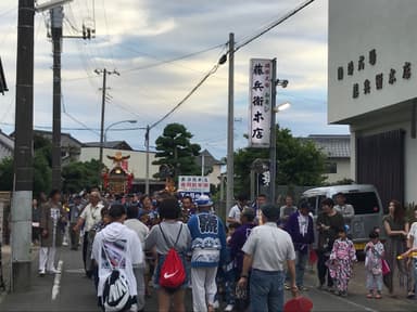 2018年の藤兵衛本店前