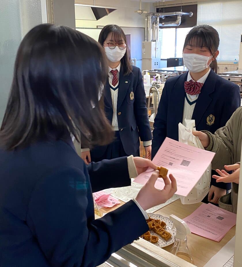 京都の自然食ブランド「プレマルシェ」と
京都府立嵯峨野高等学校が連携　
～フードロス削減に取り組み「親芋ワッフル」を開発～