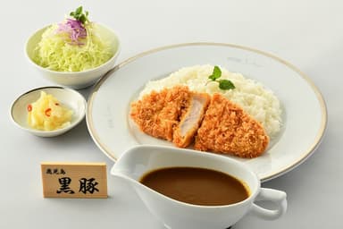 黒豚ロースかつカレー（サラダ付）