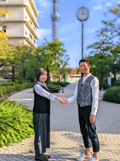 隅田公園にてアライアンスの握手