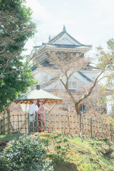 岡崎城を背景に撮影_1