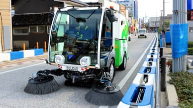 電動式スイーパー(道路清掃車)