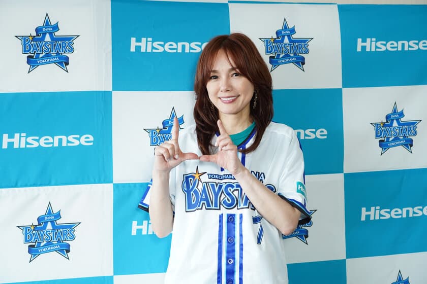 5月3日(水・祝)Hisenseハイセンス大画面テレビ DAYで
バウアー初登板！ハイセンスプロジェクトリーダーの相川七瀬さんが
大歓声の中、始球式で全力投球！惜しくもバッターボックスに届かず
「今日の投球は45点です。悔しい！」