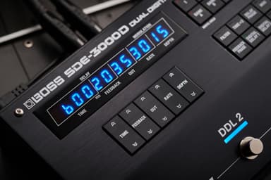 『SDE-3000D』コントロール部。「SDE-3000」をイメージする7セグ表示