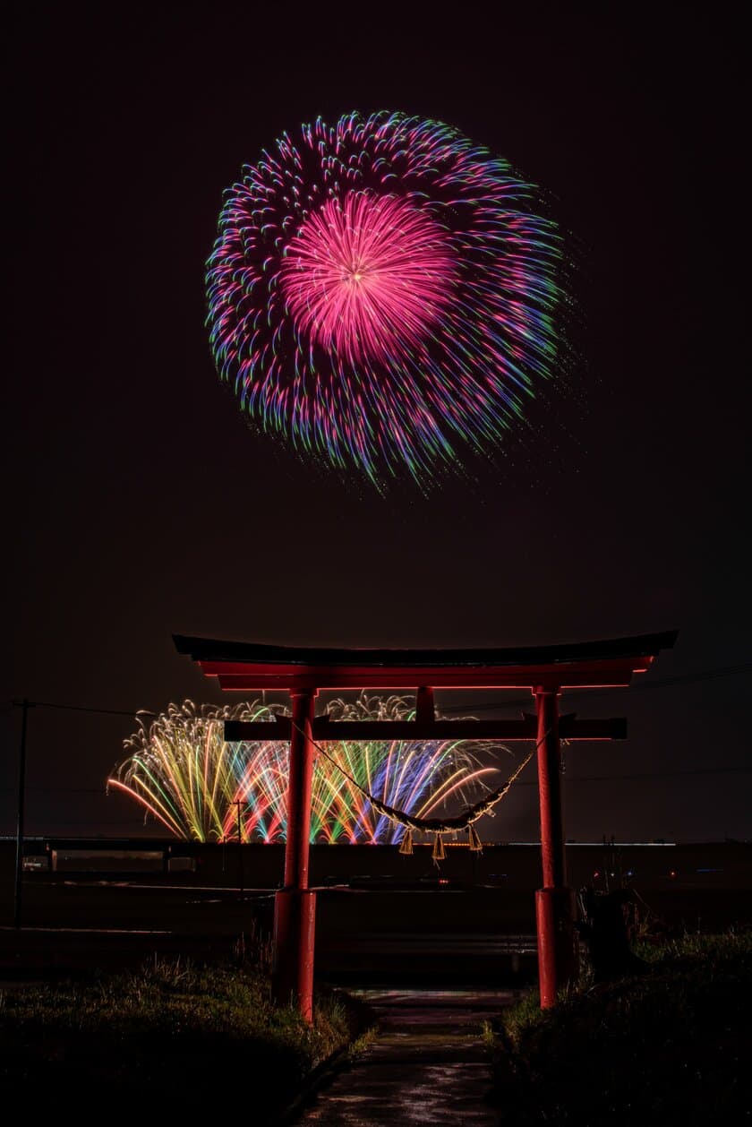 新サービス「花火をあげよう」日本全国の花火大会で
プライベート花火の提供を開始！