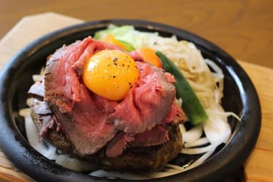 国産牛赤身肉のロービーばあぐ