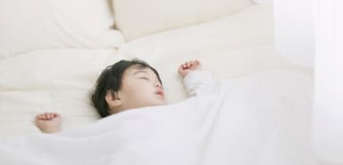 「睡眠のプロに学ぶ！夏の夜を快適に眠る方法と、寝具の使い方」