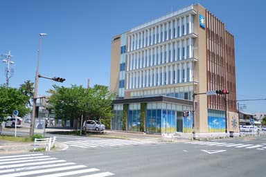 豊川市諏訪1−1にあるJAひまわり本店